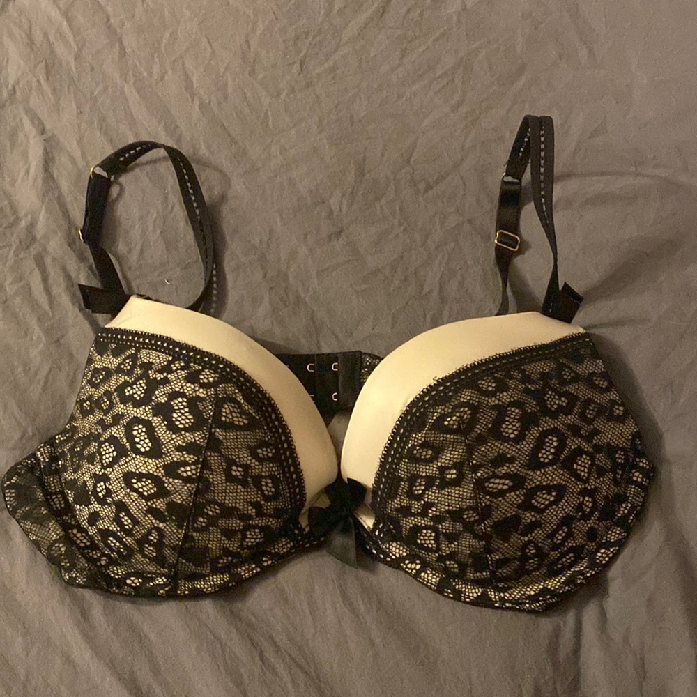 Victorias Secret Very Sexy plunge bra - 36C